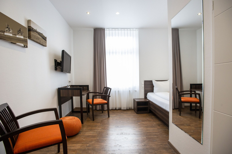 Bedroom 3, sevenDays Hotel BoardingHouse, Karlsruhe