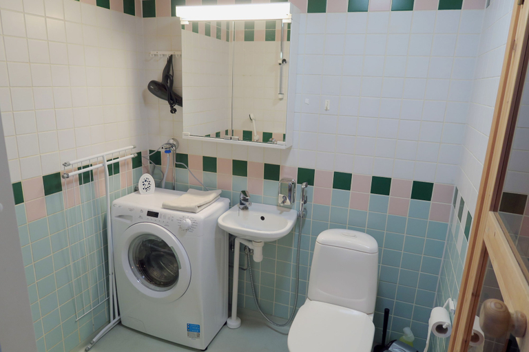 Bathroom 3, Apartments Huili, North Savonia