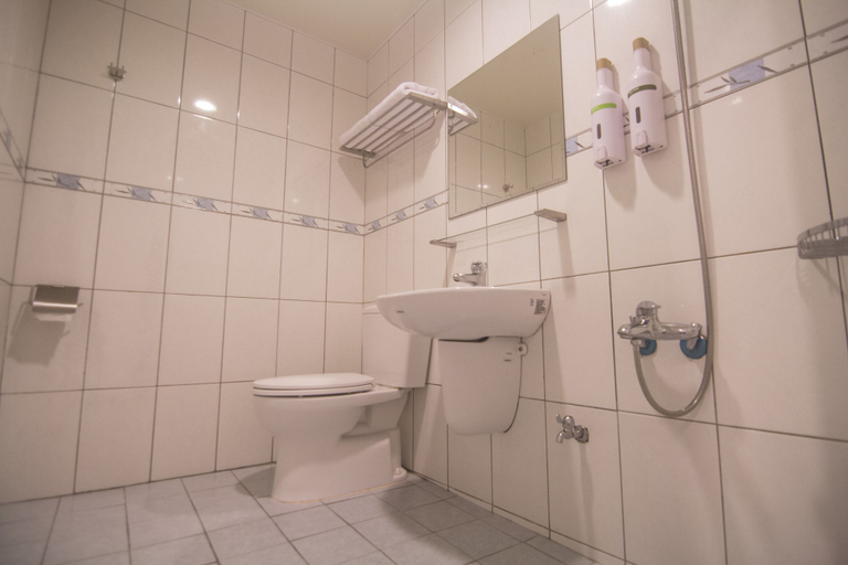 Bathroom 4, SouthSea B&B, Pingtung