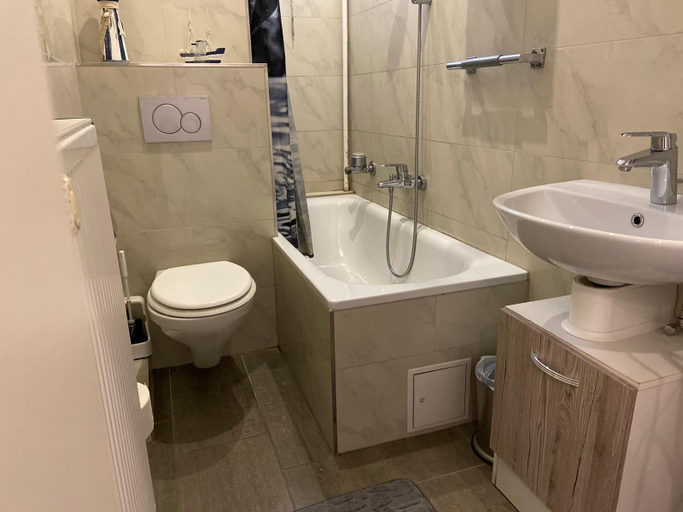 Bathroom 2, City Pension Bremerhaven, Bremerhaven