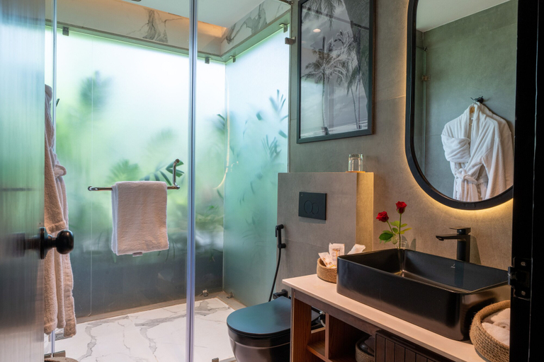 Bathroom 2, Romeo Lane The Boutique Resort, Goa, North Goa