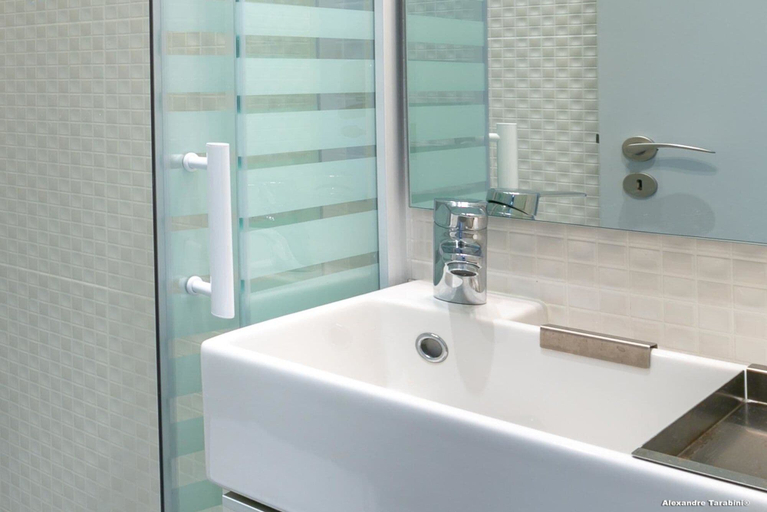 Bathroom 3, C12 - Sunshine Apartment in Luz, Lagos