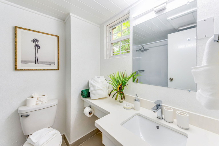 Bathroom 5, The Palms Resort