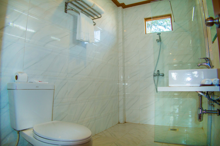 Bathroom 3, Ngapali Paradise Hotel, Thandwe