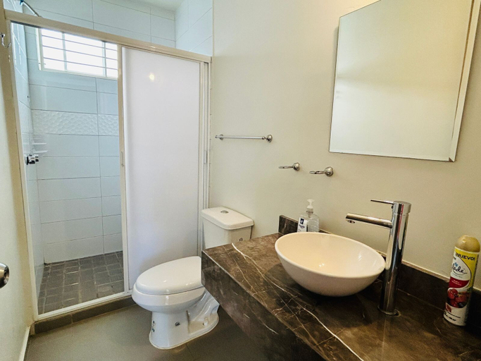 Bathroom 4, Mareta Apartments, Mazatlán