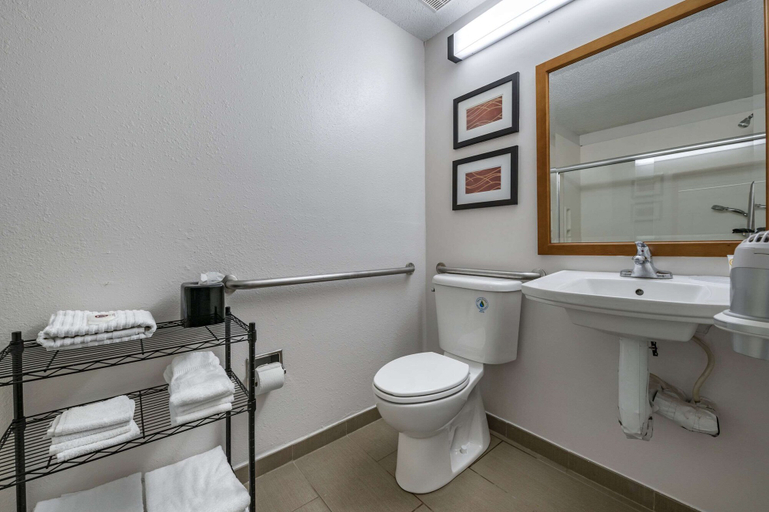 Bathroom 4, Comfort Inn Plainfield - Indianapolis Airport, Hendricks