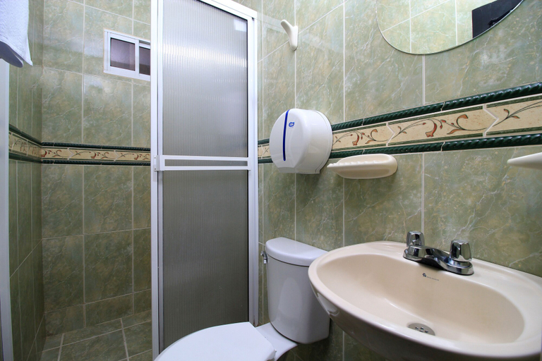 Bathroom 4, Hotel Rodadero Inn By GEH Suites, Santa Marta (Dist. Esp.)
