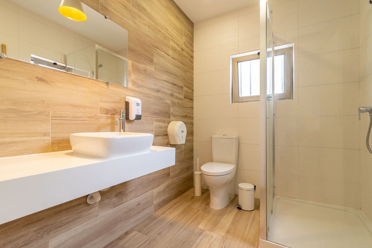 Bathroom 5, Dude Beach Hostel, Figueira da Foz