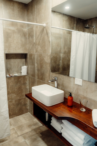 Bathroom 4, Destino Calafate, Lago Argentino