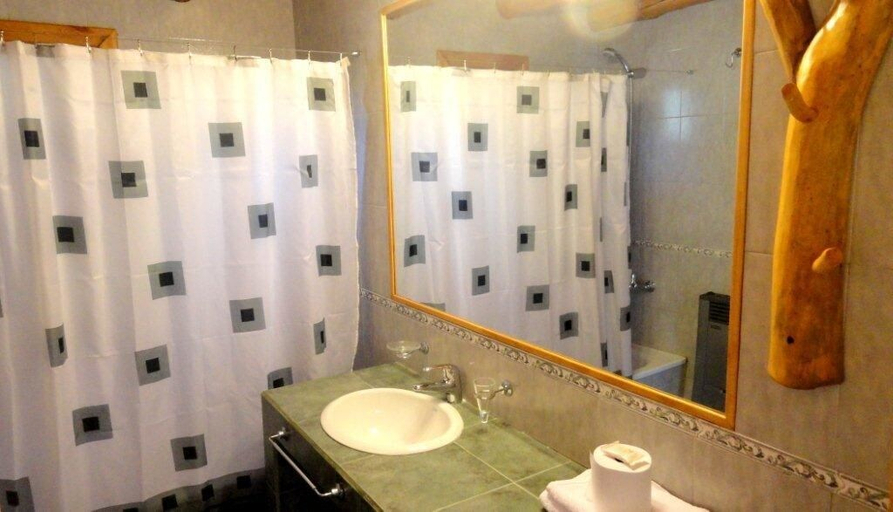 Bathroom 3, Cabañas El Refugio de Puelo, Cushamen