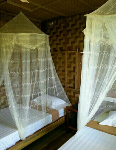 Bedroom 2, Ngwe Saung Garden Guest House, Bassein