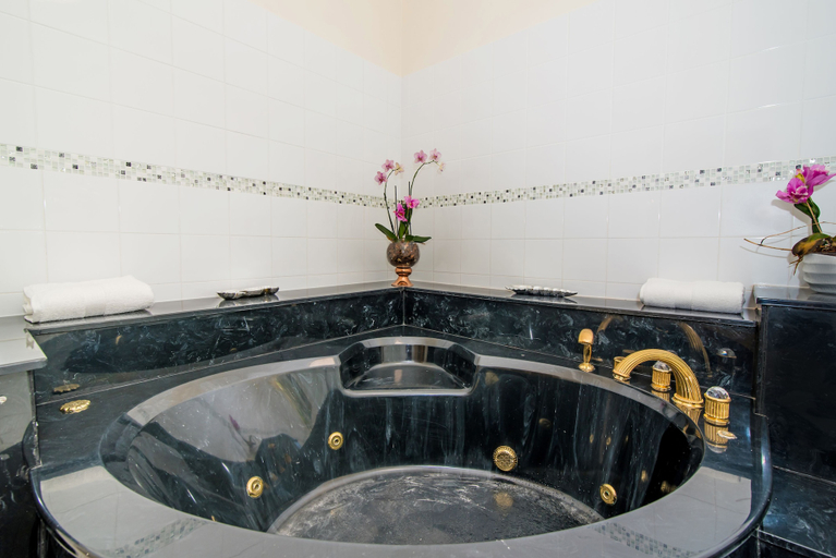 Bathroom 4, Sprat Bay Luxury Villa