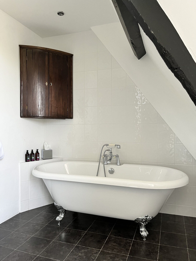 Bathroom 3, Coed Mawr Hall, Conwy