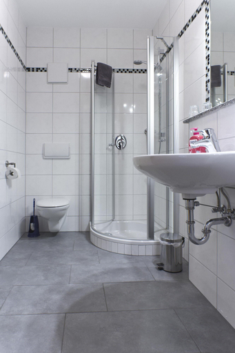 Bathroom 5, Landhotel und Gasthof Schmalhofer, Passau