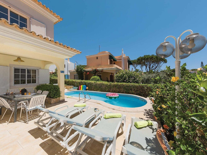 Sport & Beauty, Beautiful Villa Located Less Than Five Minutes Walk From the Old Village, Loulé