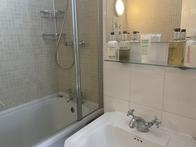 Bathroom 4, The Twenty One B&B, Brighton and Hove