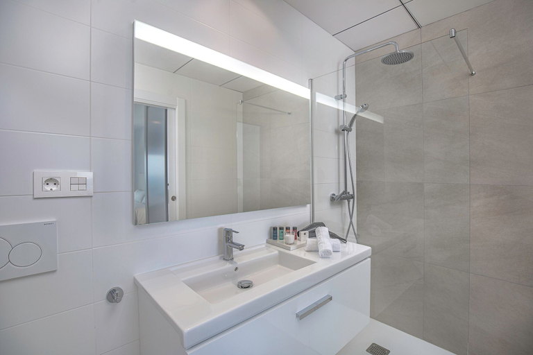 Bathroom 5, Blue Line Apartment Hotel, Alicante
