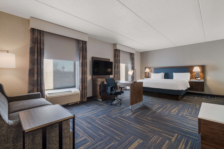 Bedroom 3, Hampton Inn & Suites Plattsburgh, Clinton