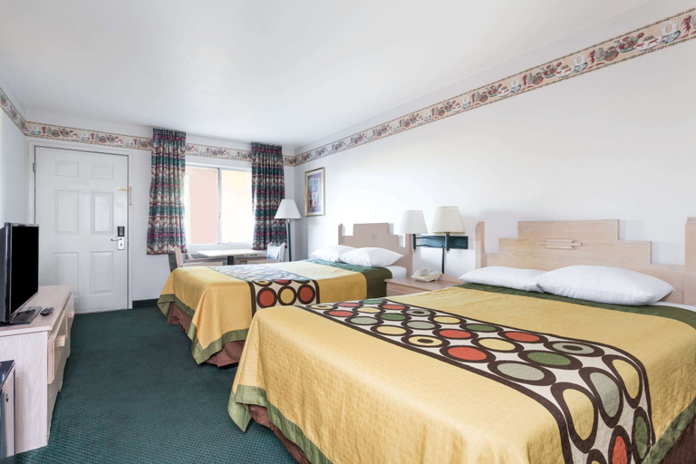 Bedroom 3, Super 8 by Wyndham Cottonwood, Yavapai