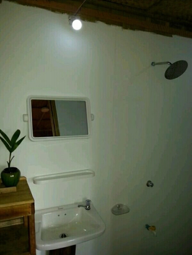 Bathroom, Ngwe Saung Garden Guest House, Bassein