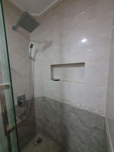 Bathroom, Arianna Dhangethi