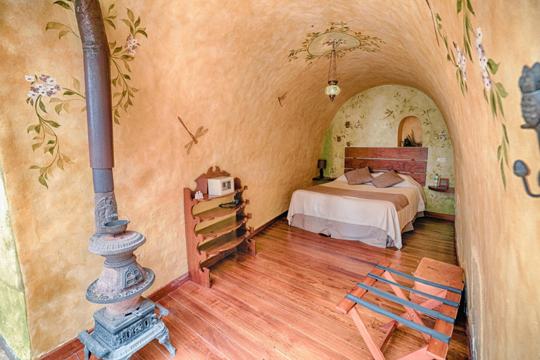 Bedroom 4, Hacienda Las Cuevas Terra Lodge, Quito