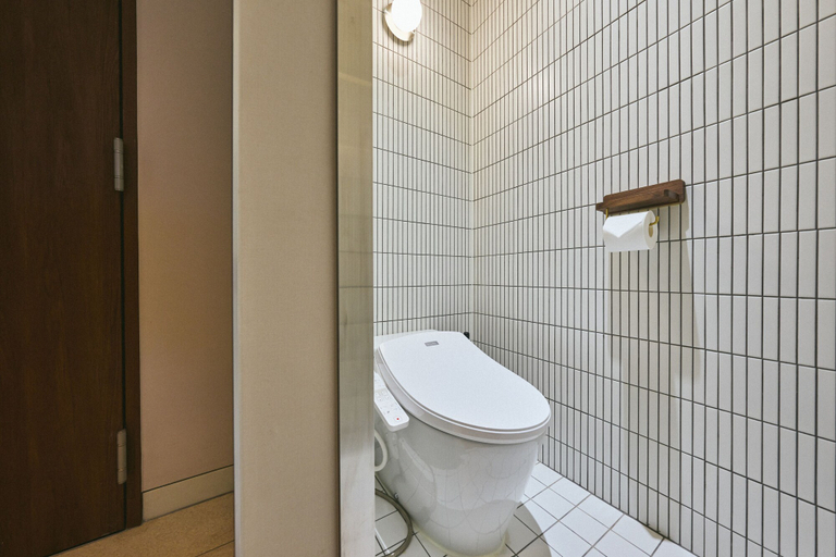 Bathroom 4, Good ol'days, Jung