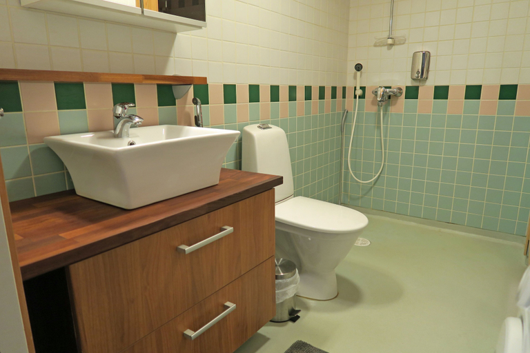 Bathroom 3, Apartments Huili, North Savonia