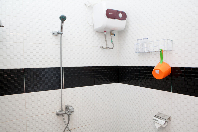 Bathroom 5, RedDoorz @ Pasir Luyu Buahbatu, Bandung