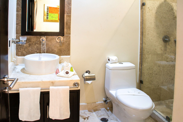 Bathroom 3, El Faro 303 Surf, Cozumel