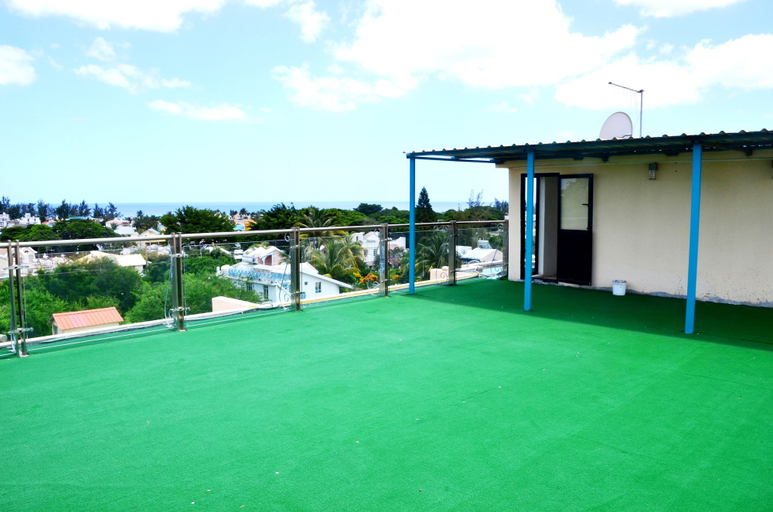 Exterior & Views 2, Fully Equipped Apartment in Flic-en-flac for 2 ppl - 500m From the Beach, Black River