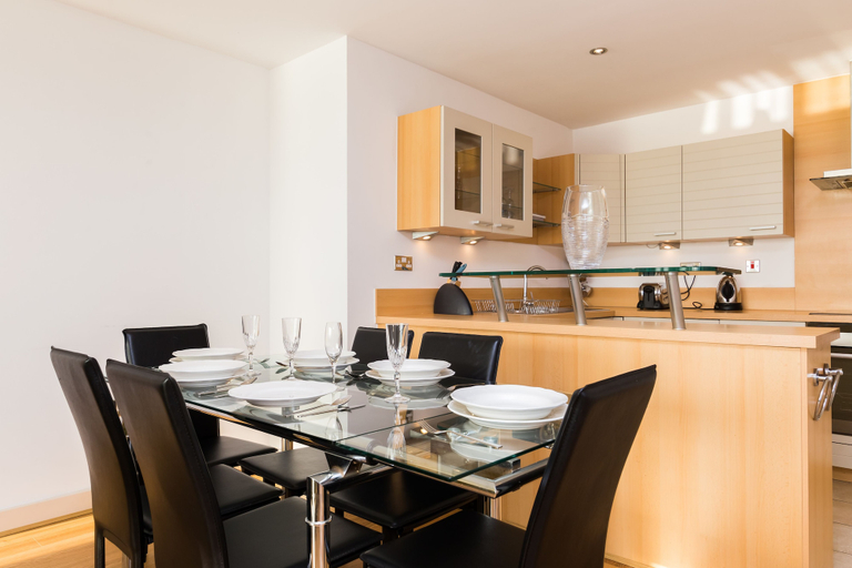 Others 5, Austin David Apt - Amazing Dock View, London