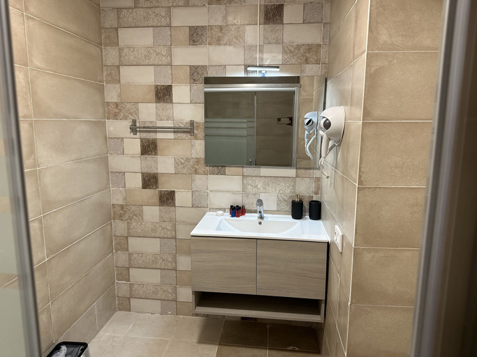 Bathroom 3, Vilador Beach Hotel, Barcelona