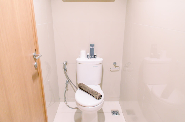 Bathroom 2, Nice And Cozy Studio At Tree Park City Apartment, Tangerang