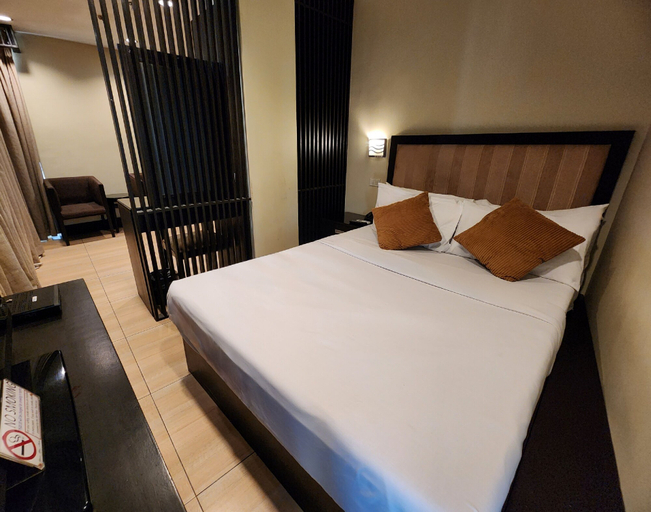 Bedroom 3, Green Glass Hotel, Calamba City