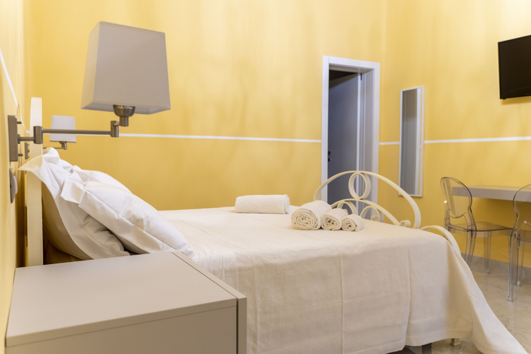 Bedroom 3, A casa dei miei, Brindisi