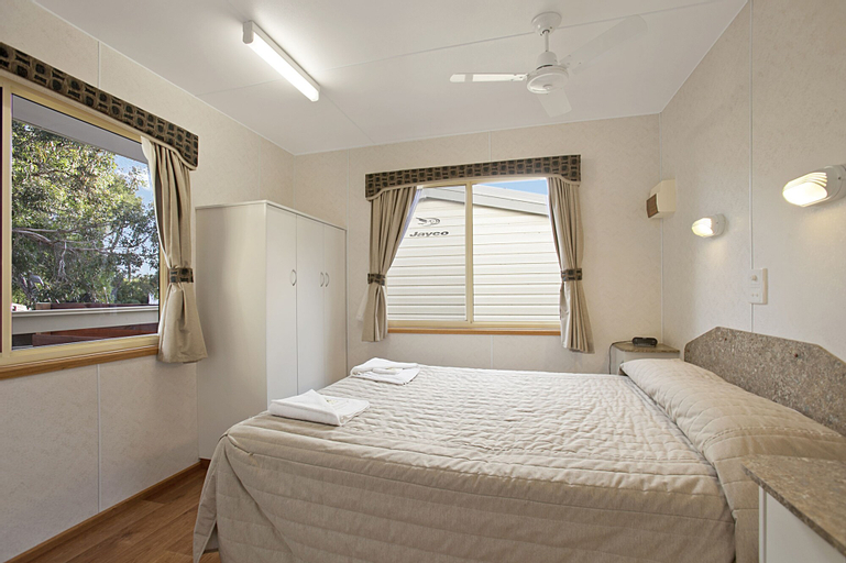 Bedroom 2, Kanasta Caravan Park, Melbourne