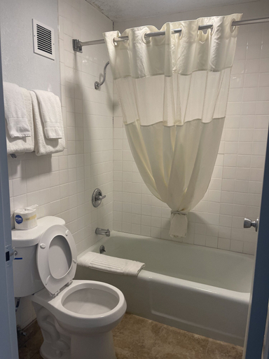 Bathroom 3, Suburban Studios Pueblo North, Pueblo