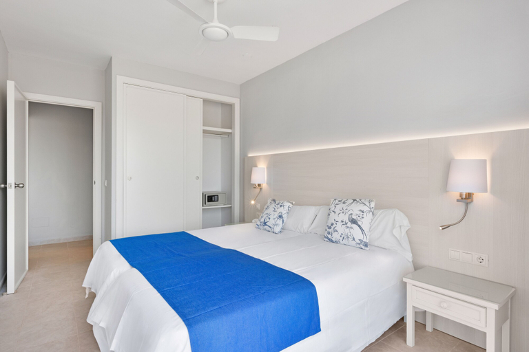Bedroom 3, Flipflop Cala Mandía Hotel, Baleares