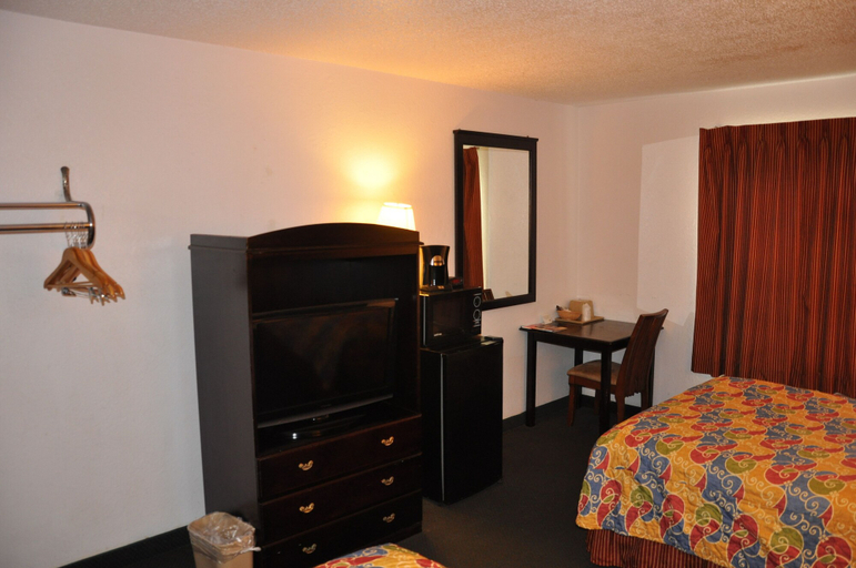Bedroom 4, Heritage Inn, Jefferson