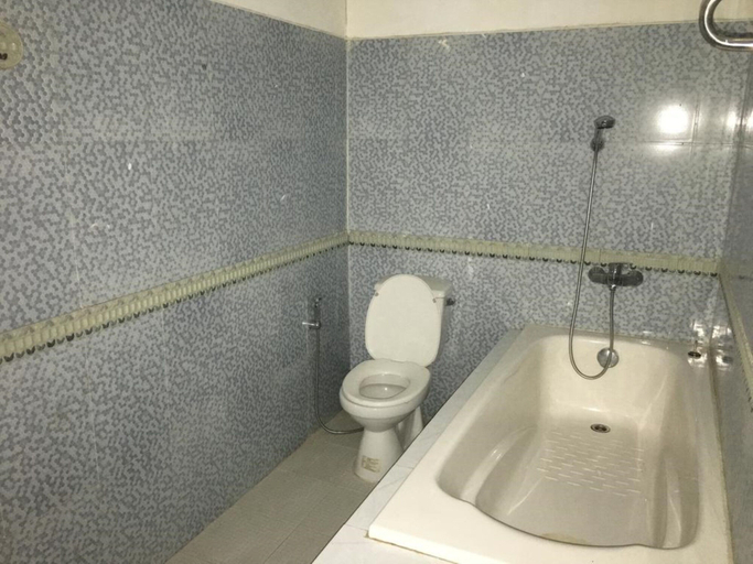 Bathroom 3, Yaewaddy Motel, Yangon