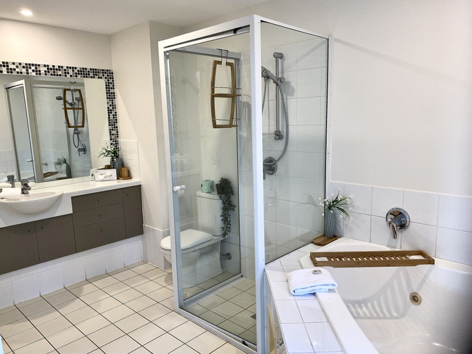 Bathroom 4, Rainbow Ocean Palms Resort, Cooloola (excl. Gympie)