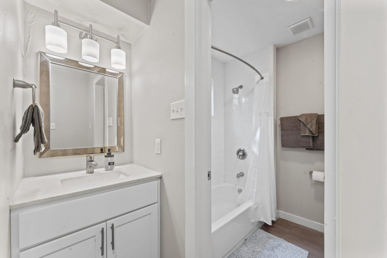 Bathroom 2, Charming Studio Close to Downtown and Domain, Travis