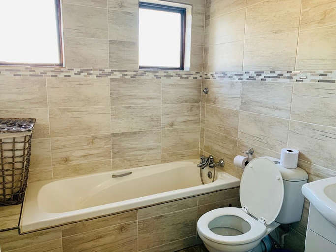 Bathroom, 33 The Bridge Resort, Umkhanyakude