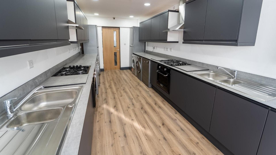 Others 5, Lovely Homely Studio Available, Birmingham