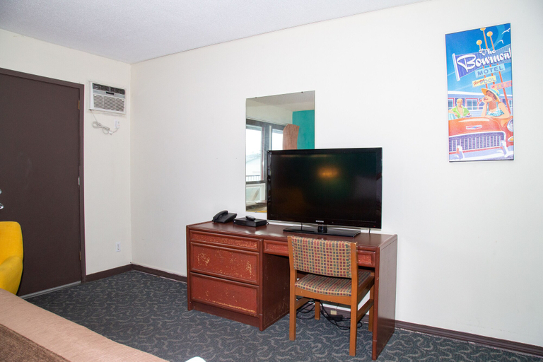 Others 4, Bowmont Motel, Okanagan-Similkameen