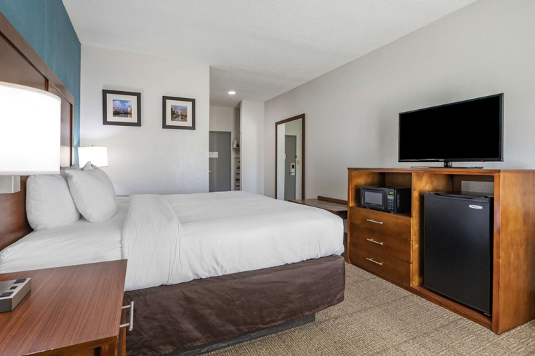 Bedroom 3, Comfort Inn Plainfield - Indianapolis Airport, Hendricks