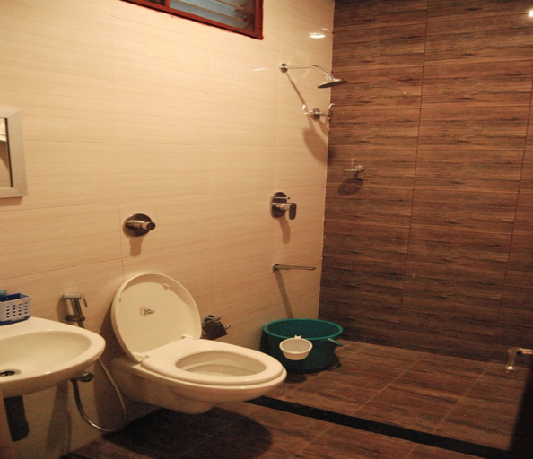 Bathroom, Shivalaya Hotel, Dindigul