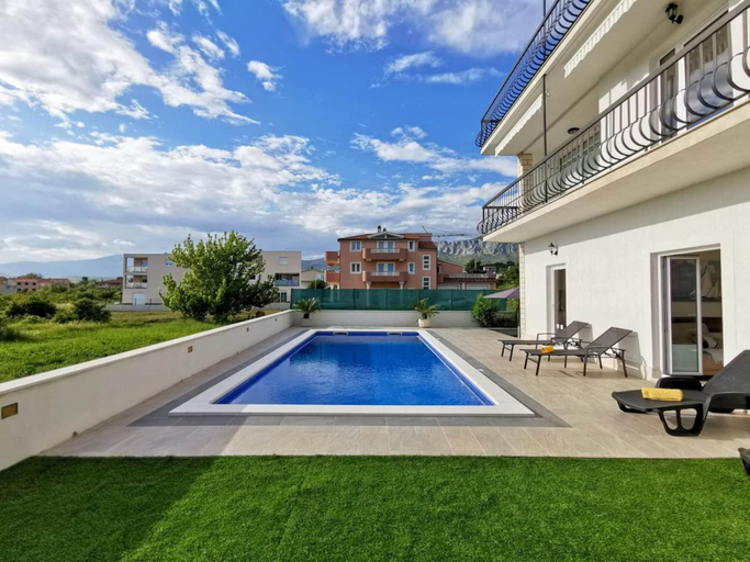 Sport & Beauty 3, Villa JoMa, Podstrana