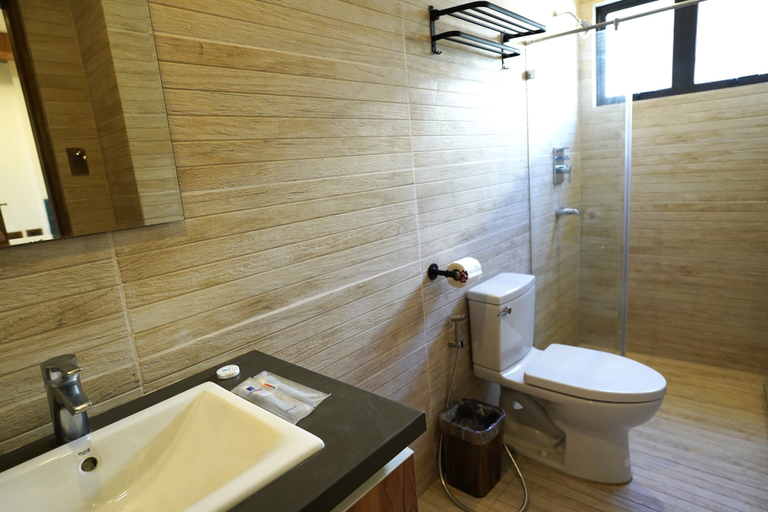 Bathroom 3, Lighthouse Point Hotel, Dumaguete City
